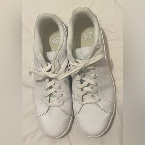 Nike women’s size 10 white